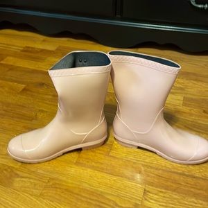 These are Ugg brand rain boots